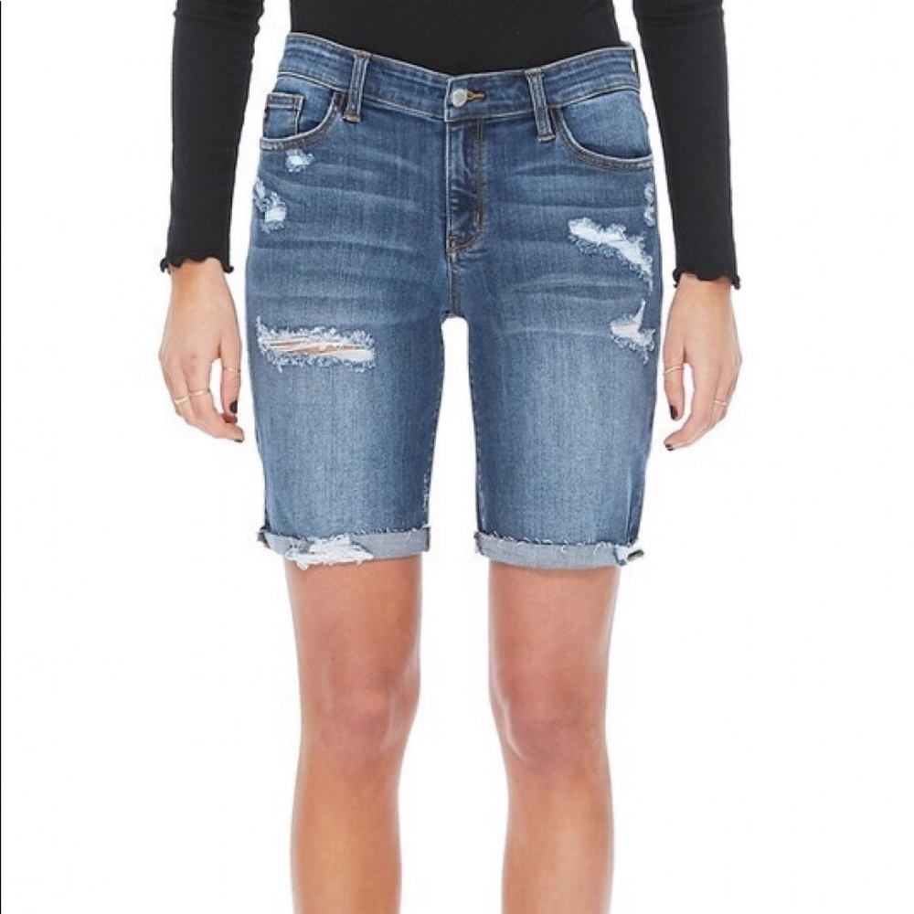 Judy Blue Destroyed Bermuda shorts
